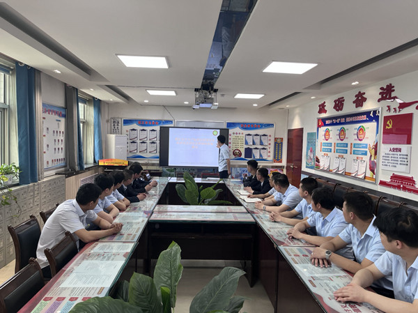 综采队班前会.jpg